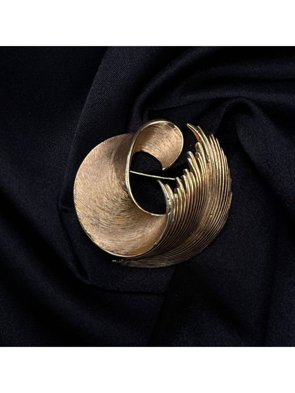 Vintage TRIFARI Signed 1960s Gold-Tone Brooch